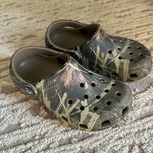 Camo crocs